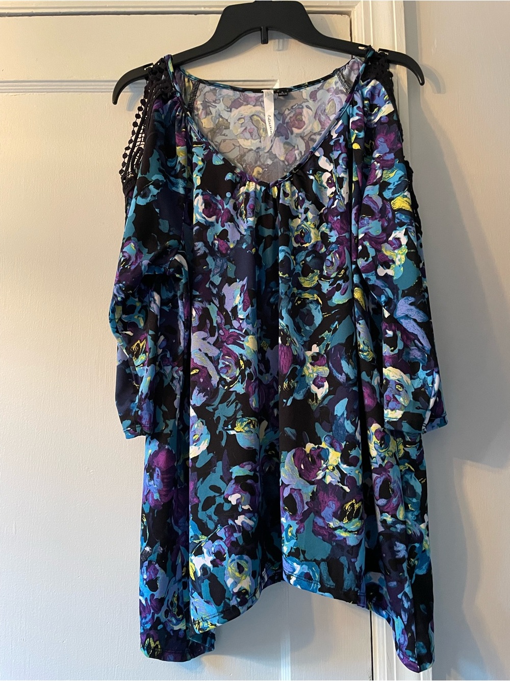 Floral Cold-Shoulder in Black and Teal